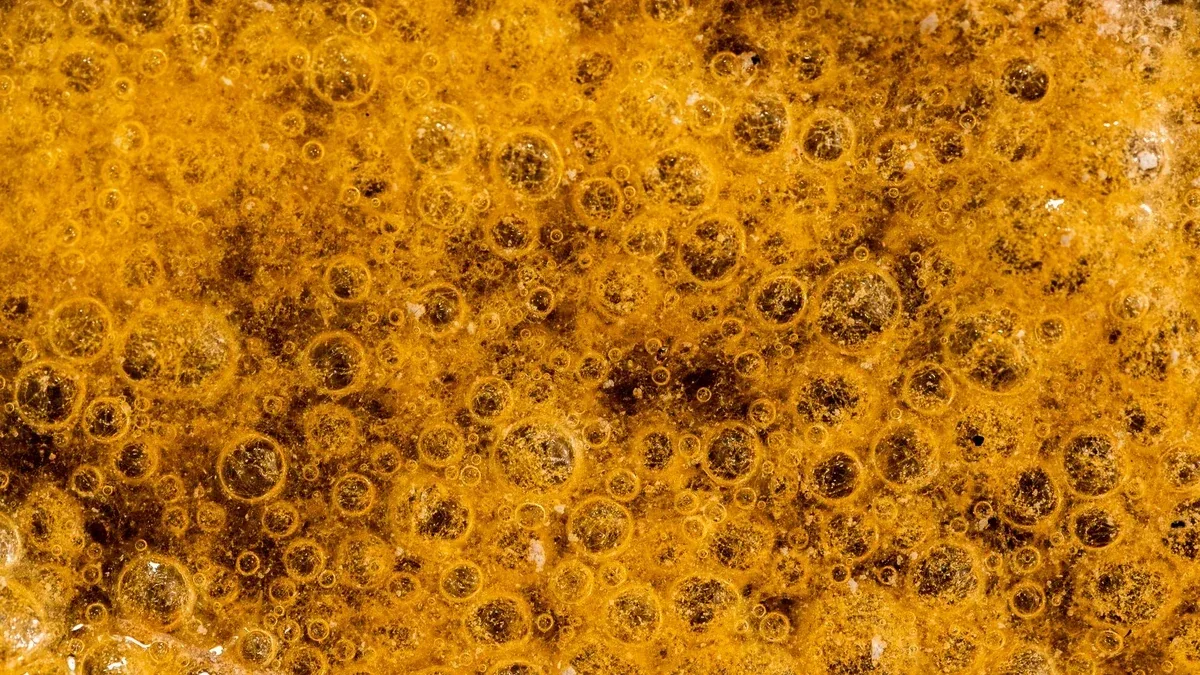 Bolle sulla carena in vetroresina: significa sempre osmosi?