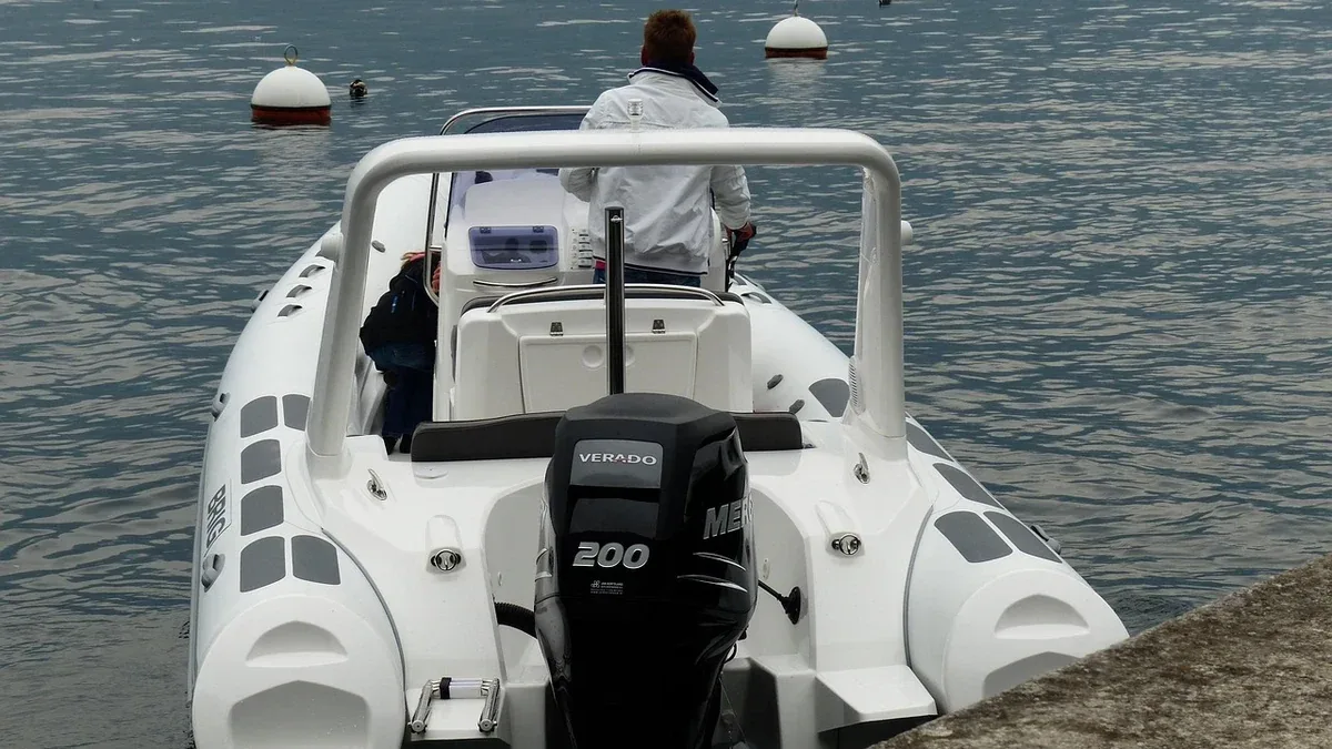 Gommone con seduta di guida a bolster: come valutare postura e spazio disponibile