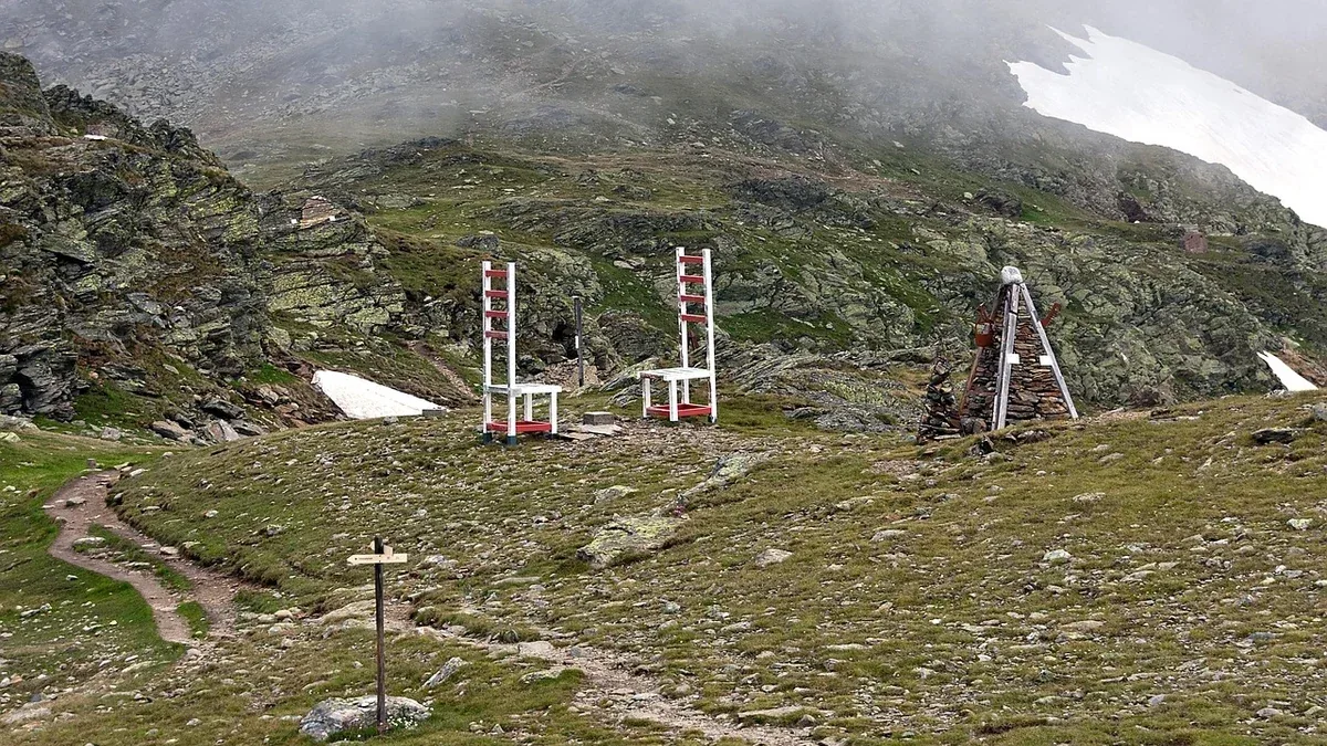 Cerniere della scaletta di risalita: pulizia e verifica dei movimenti